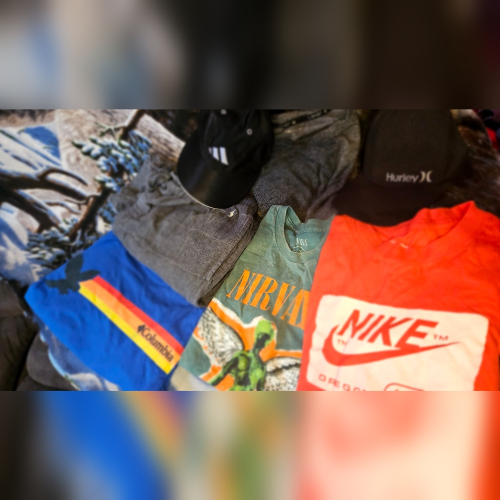 MENS MEDIUM SIZE BUNDLE W HATS !!!!@@@@@